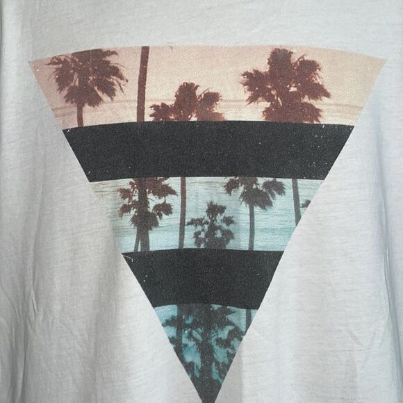 Aeropostale beach & palm tree theme T-shirt - Picture 2 of 8